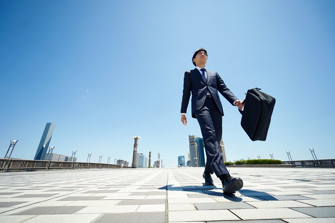 転職活動をする税理士の男性