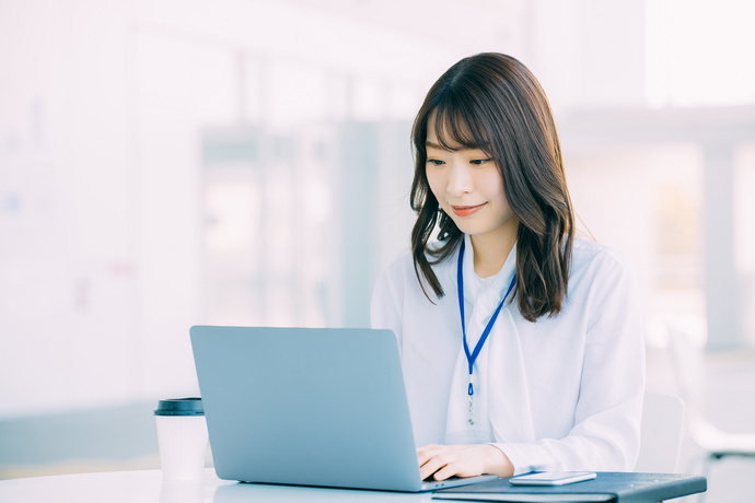 経理の転職はエージェント活用が鍵!成功のポイントと転職サイトとの違いを解説