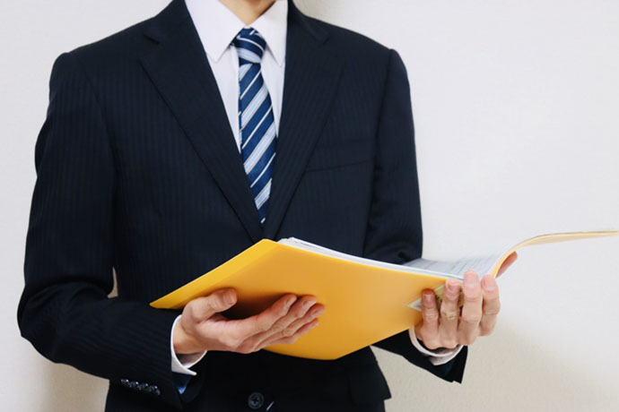 税理士試験の日程はいつ?2025年(令和7年)のスケジュールや申し込みの流れについても解説