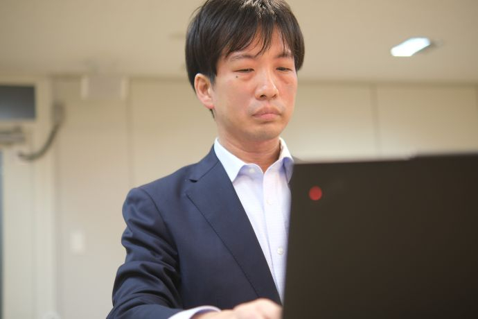 ユニヴィスグループFAS事業部のシニアアソシエイト、遠山寛明公認会計士