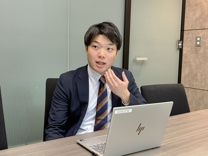 シニアアソシエイトの坂本大雅氏
